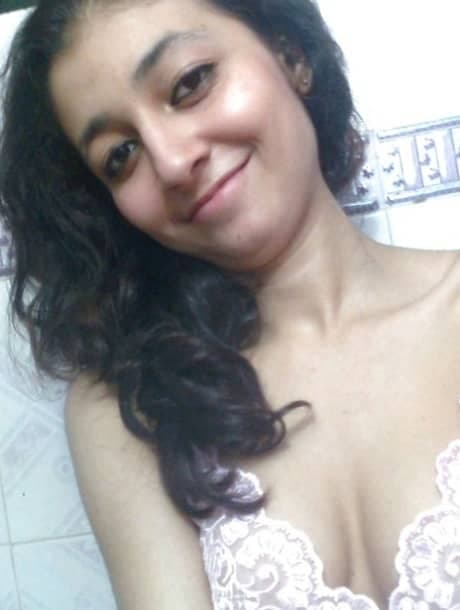 Busty Girl Escorts Roshni - Escort in Pune - Photo 1 of 6